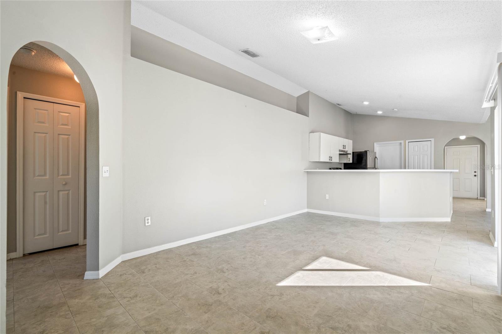 678 BASINGSTOKE CT