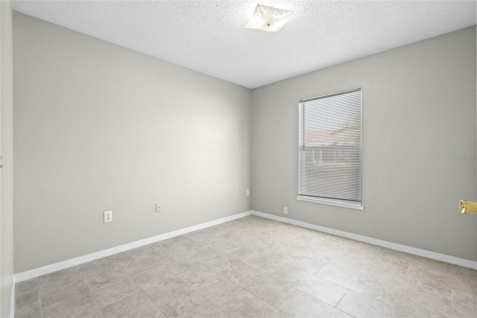 678 BASINGSTOKE CT