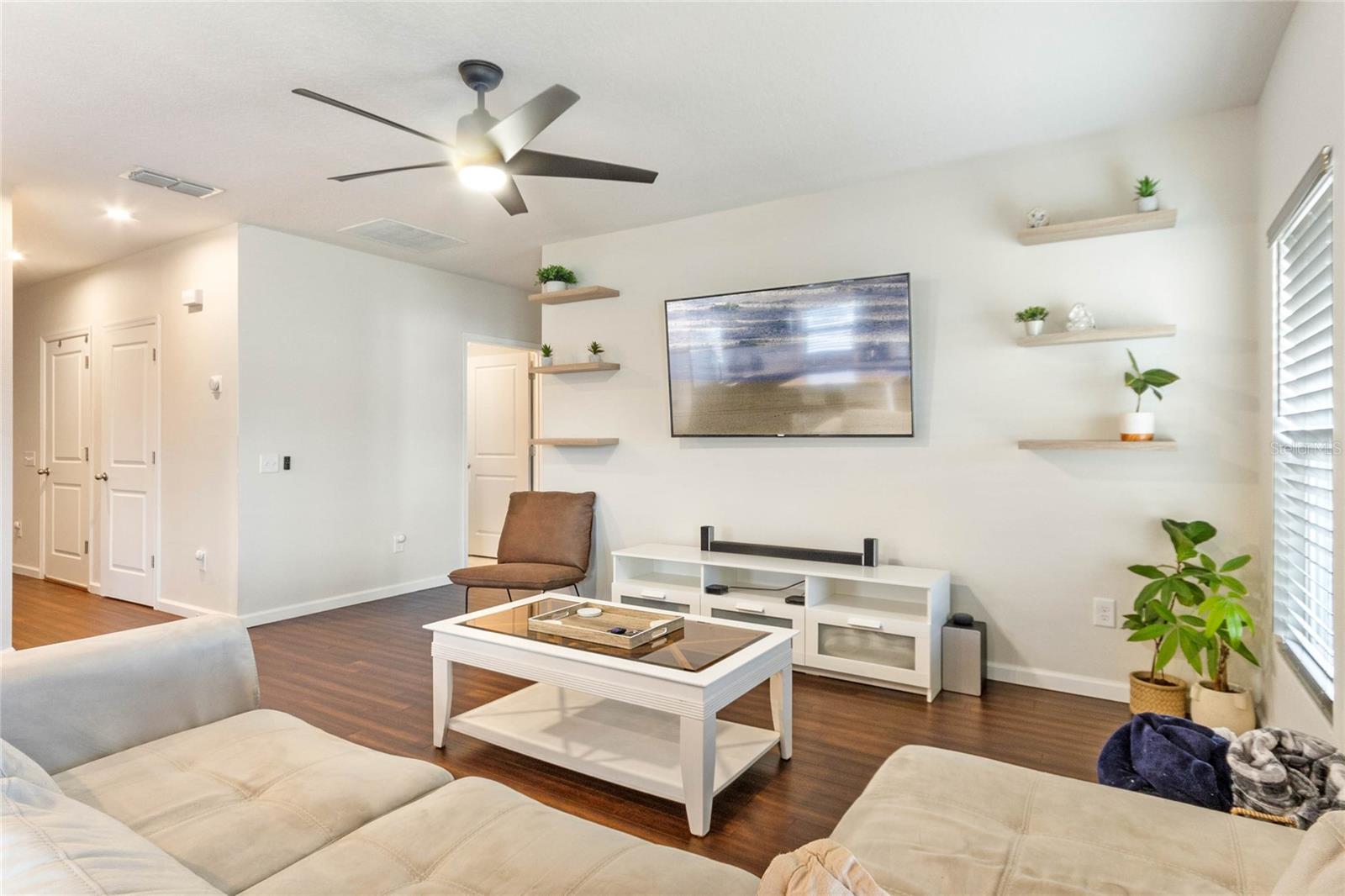 407 ROOKS LOOP