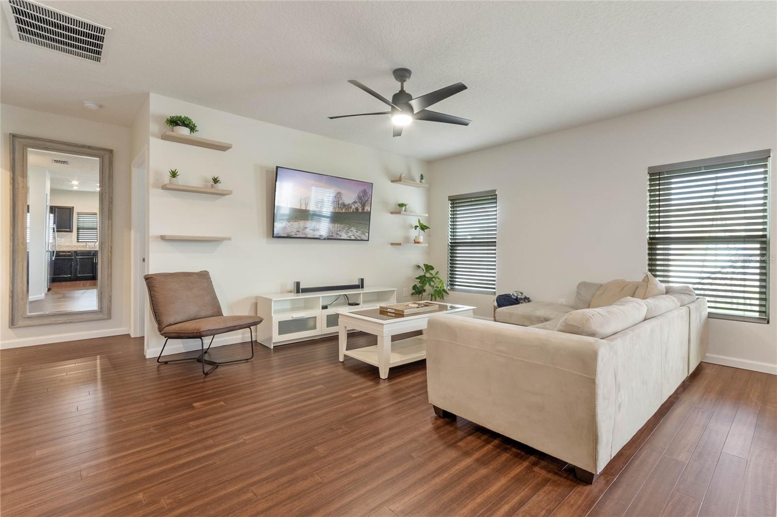 407 ROOKS LOOP