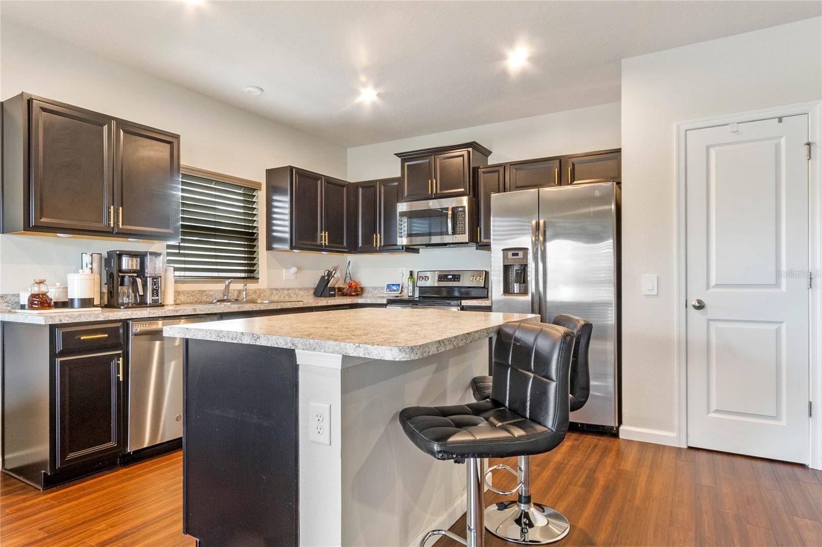 407 ROOKS LOOP