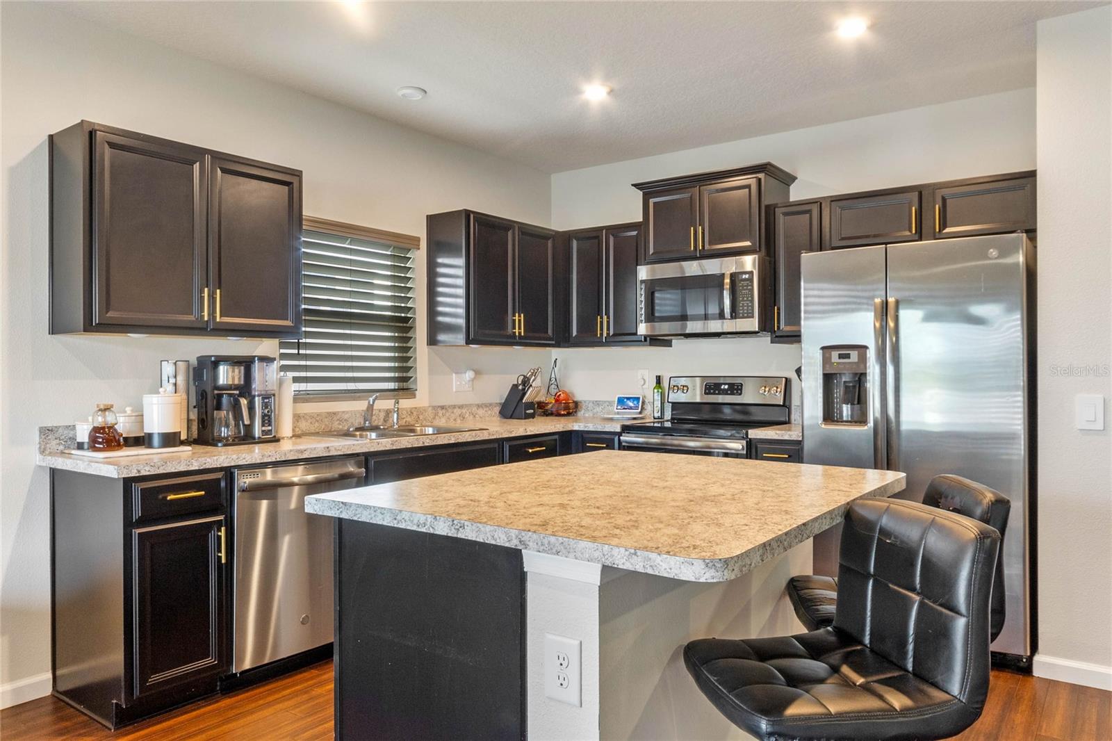 407 ROOKS LOOP