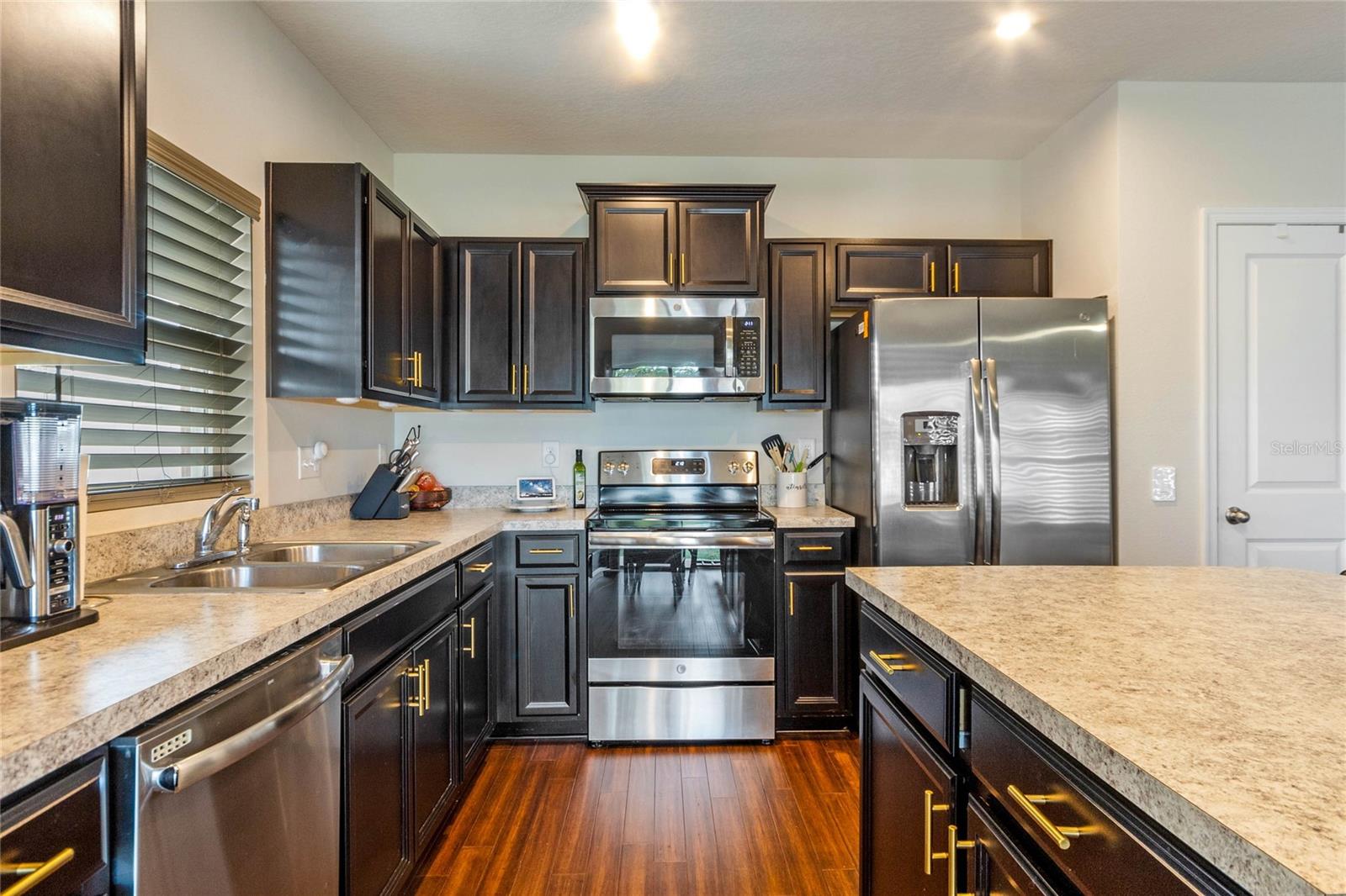 407 ROOKS LOOP