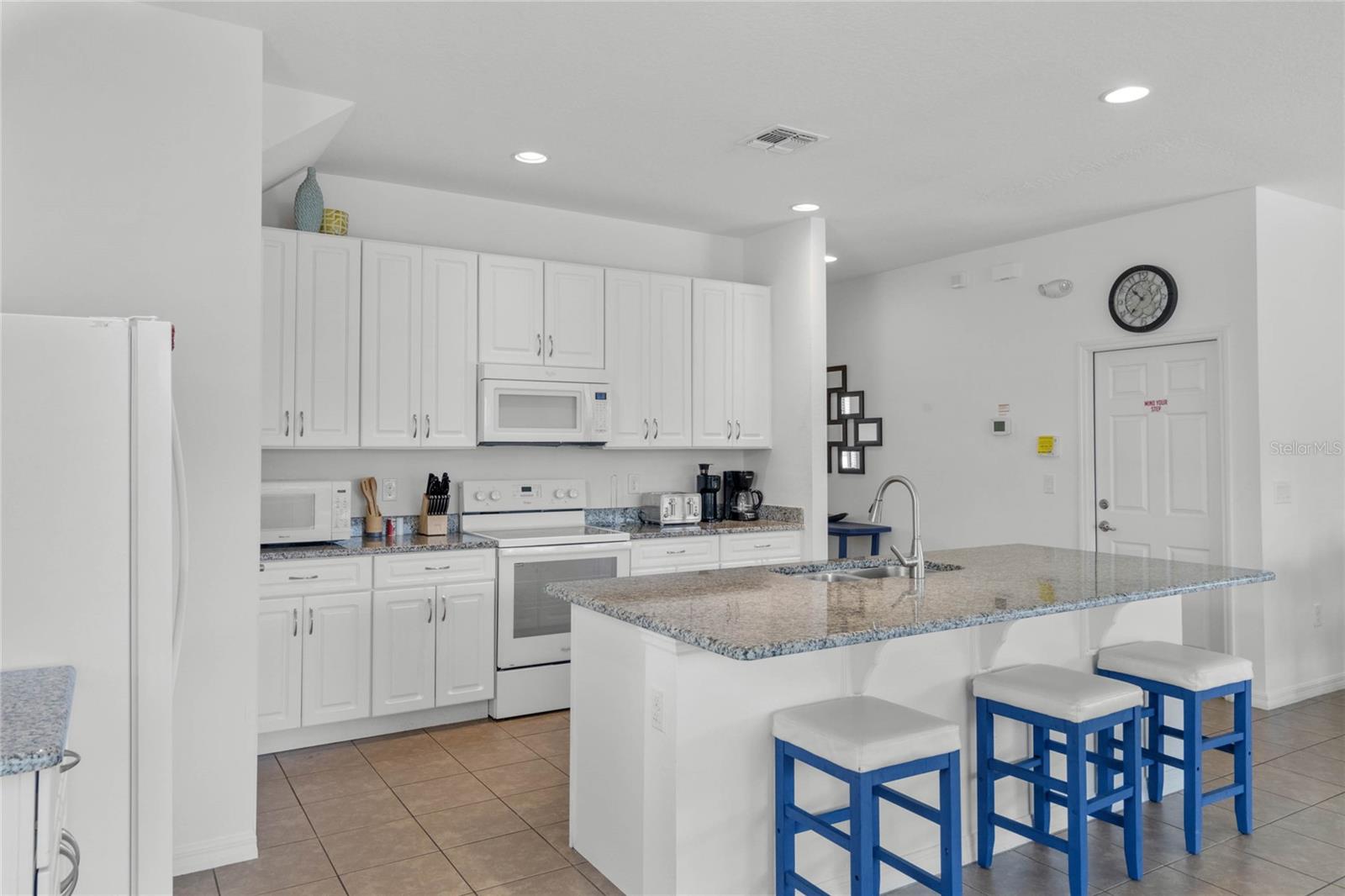 2621 ROSEMONT CIR