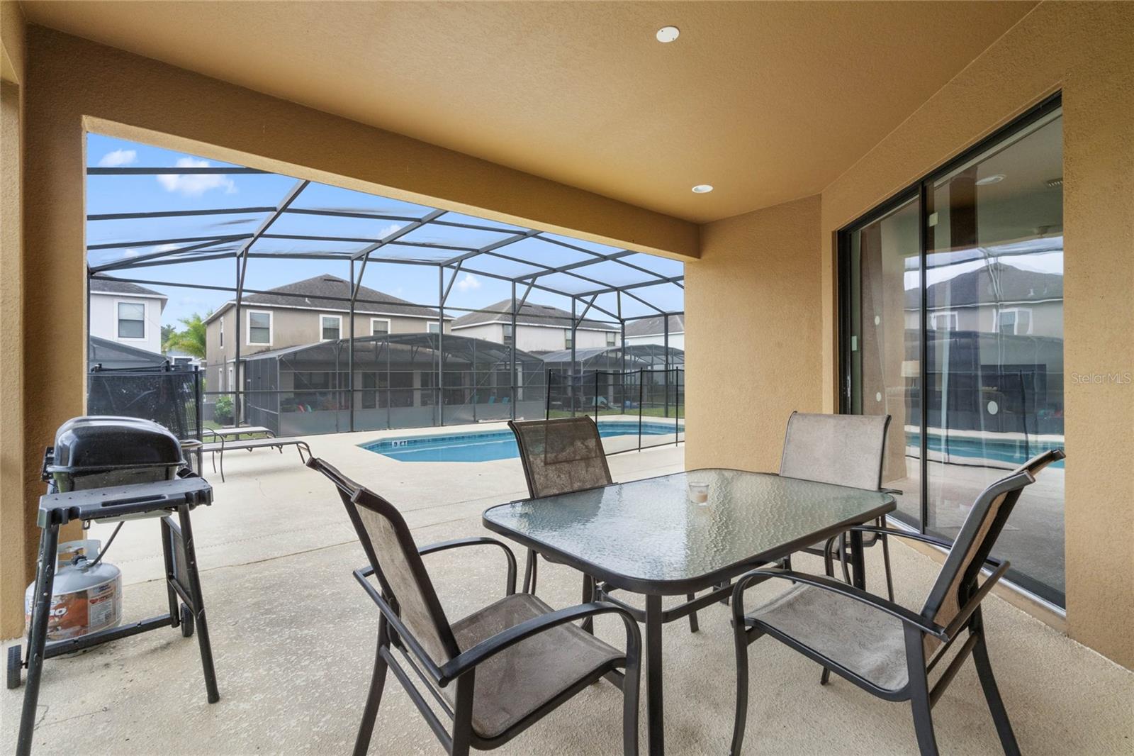 2621 ROSEMONT CIR