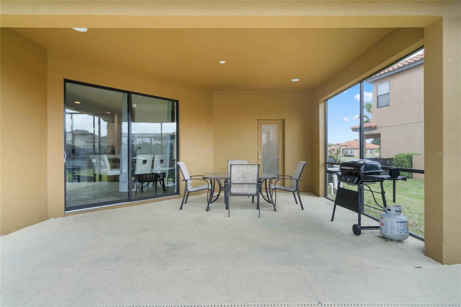 2621 ROSEMONT CIR