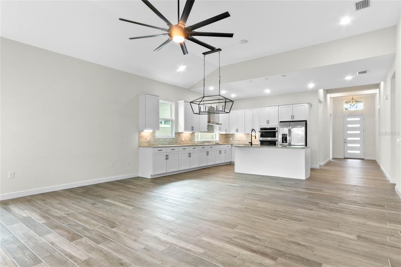 120 HAMPTON LOOP