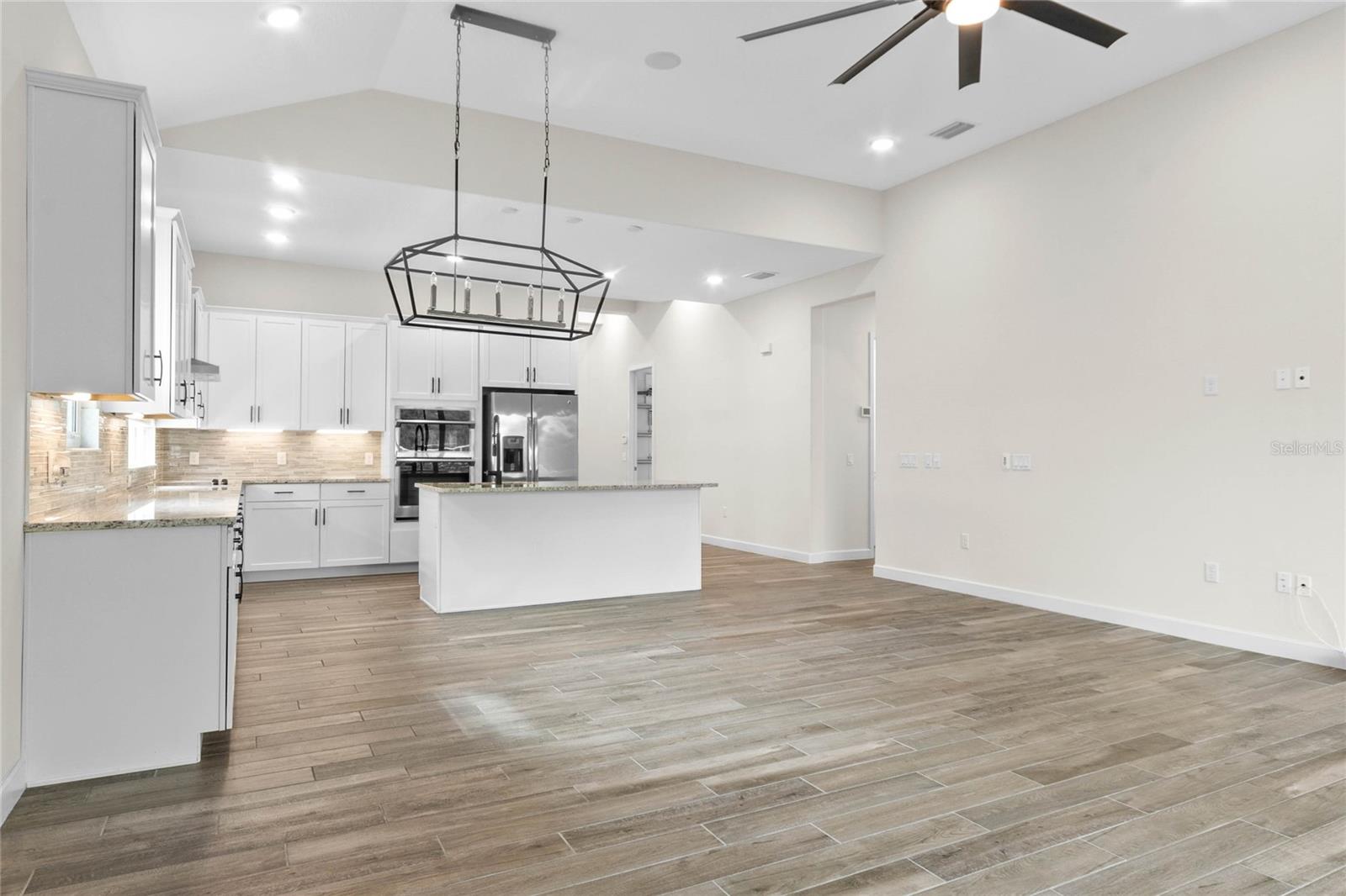 120 HAMPTON LOOP