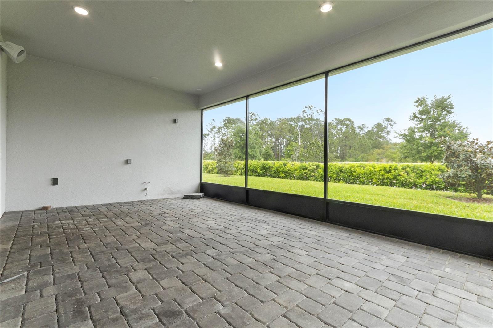 120 HAMPTON LOOP