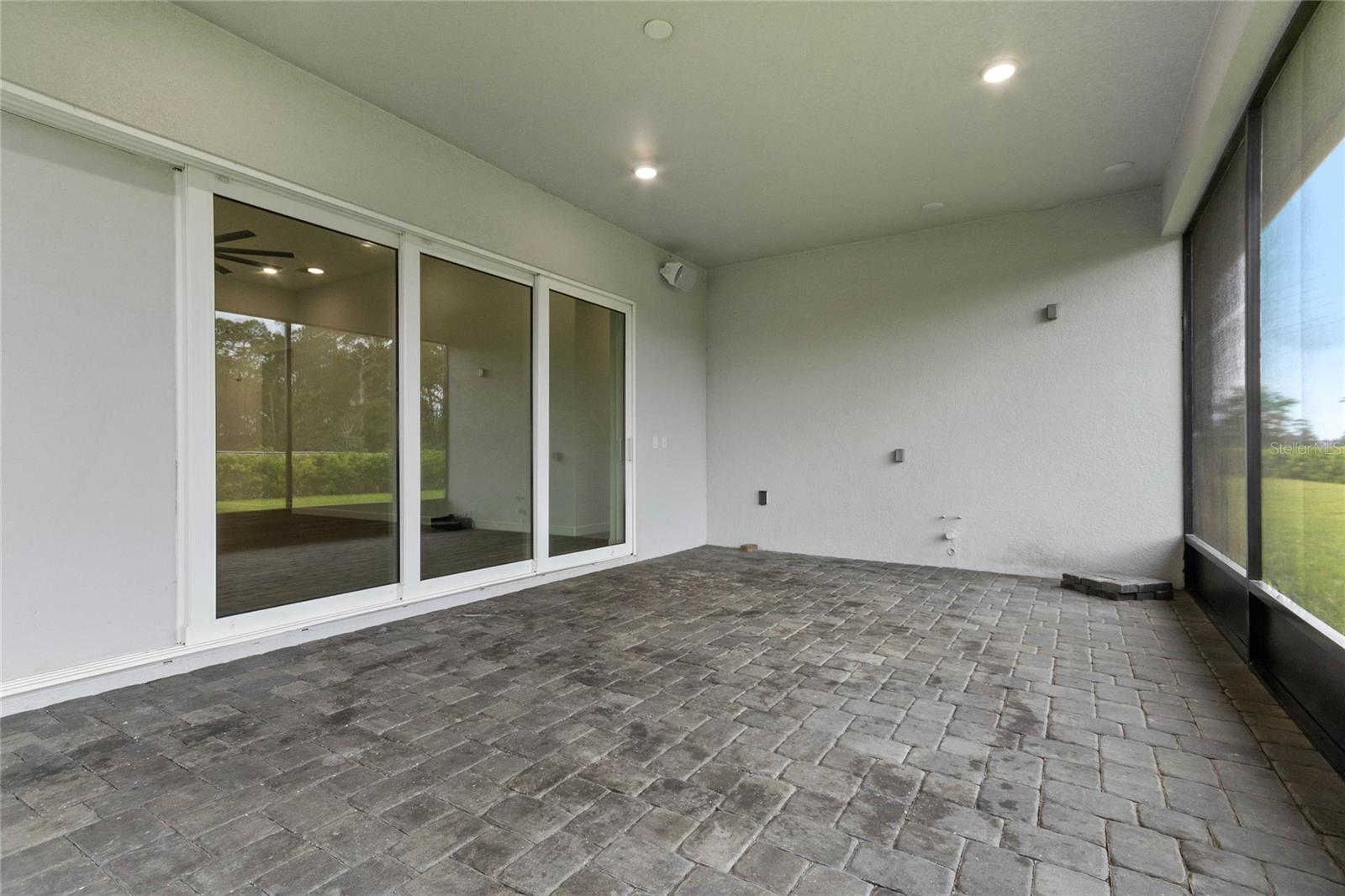 120 HAMPTON LOOP
