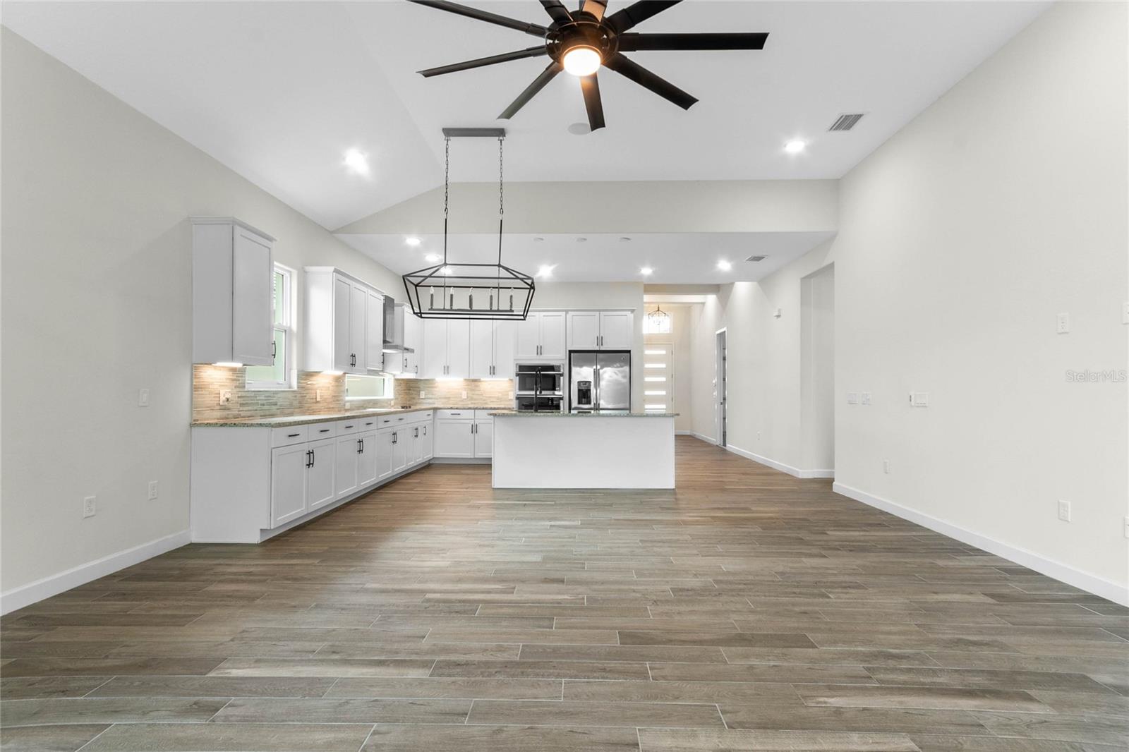 120 HAMPTON LOOP