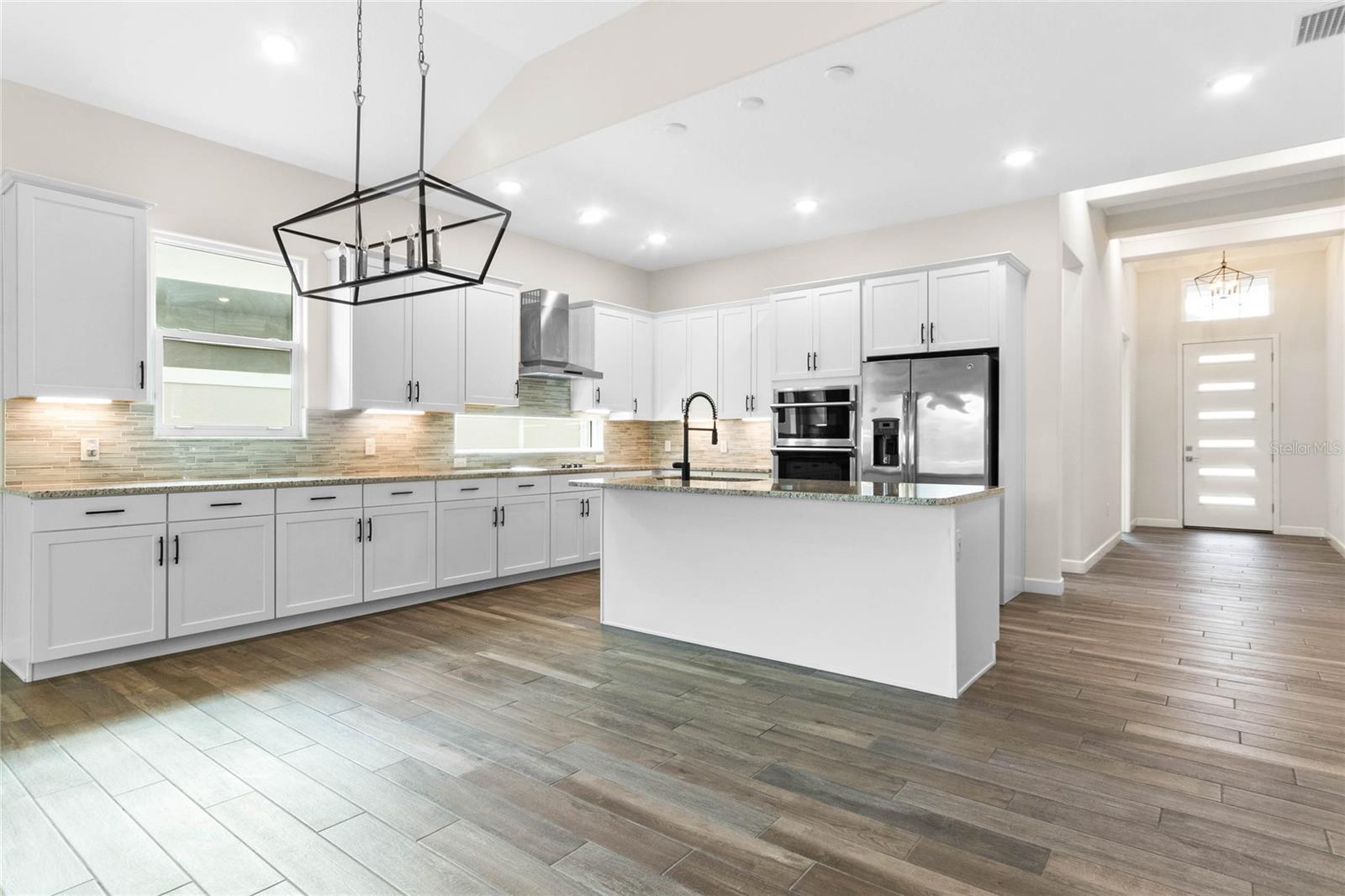 120 HAMPTON LOOP