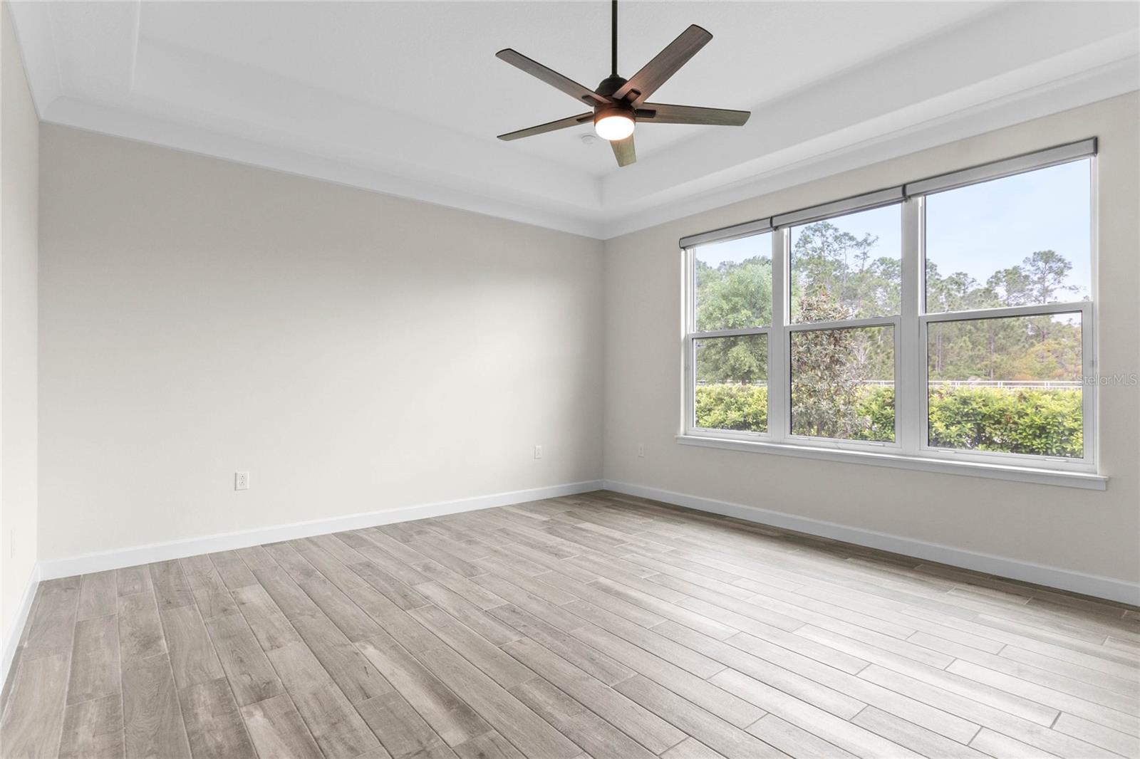 120 HAMPTON LOOP