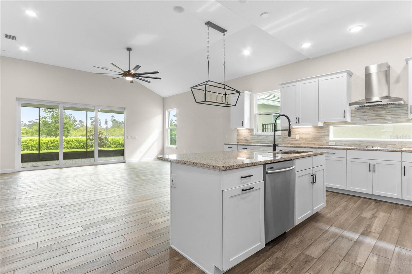 120 HAMPTON LOOP
