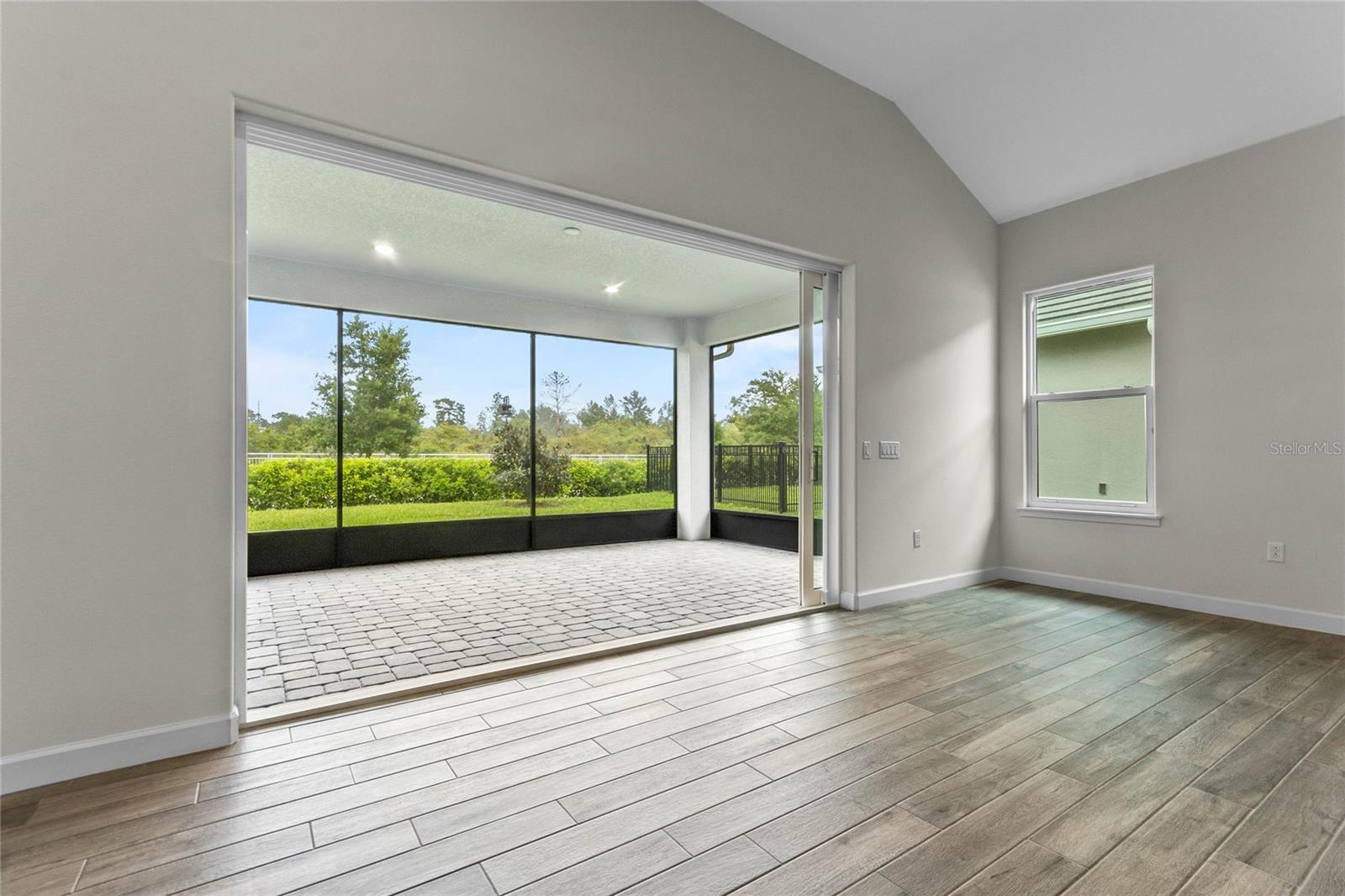 120 HAMPTON LOOP