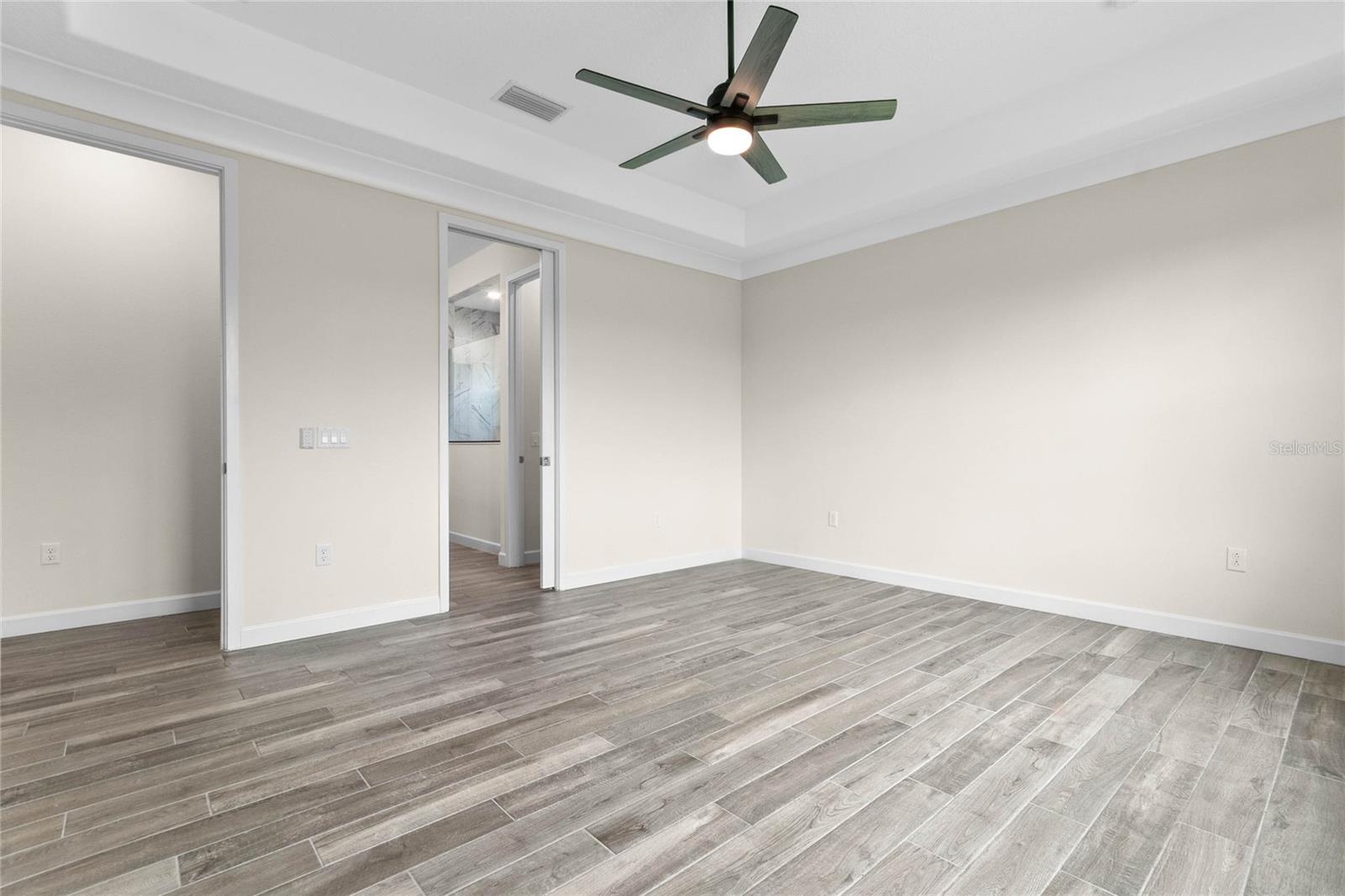 120 HAMPTON LOOP
