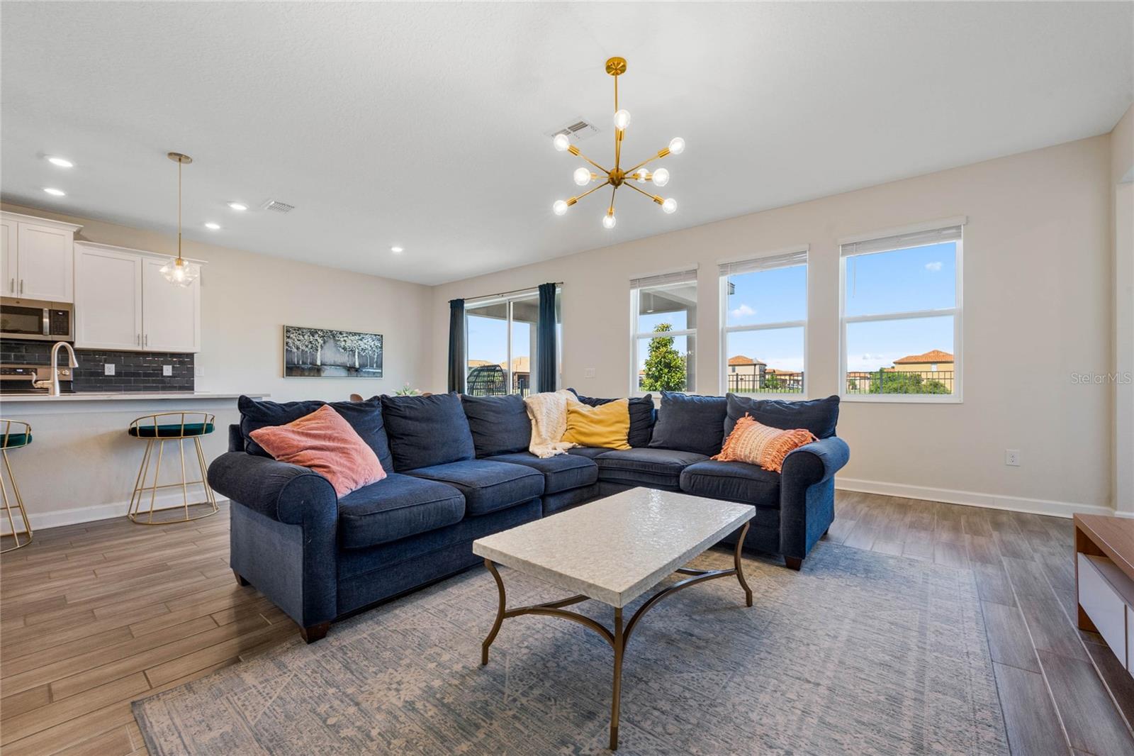 2119 CAMDEN LOOP