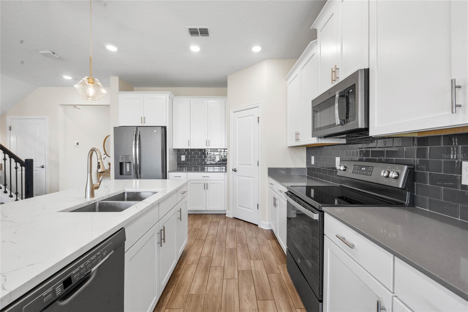2119 CAMDEN LOOP