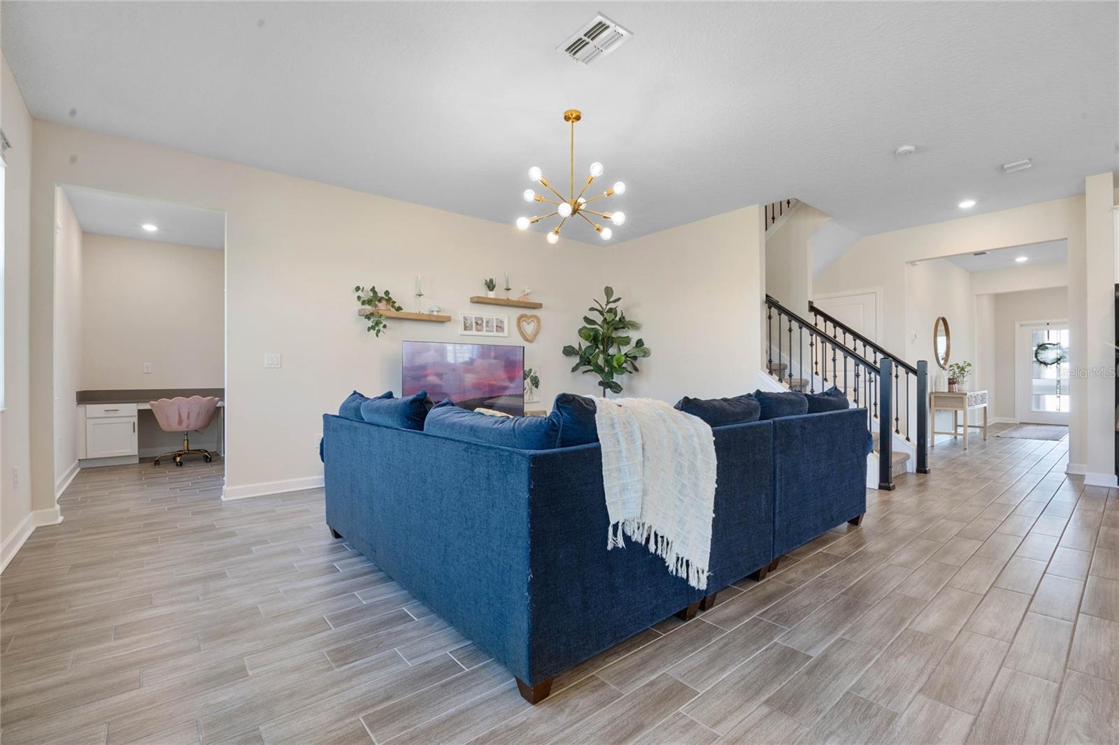 2119 CAMDEN LOOP