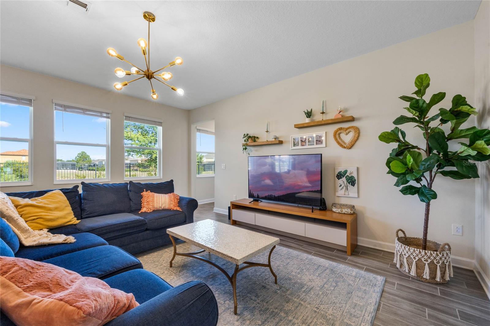 2119 CAMDEN LOOP