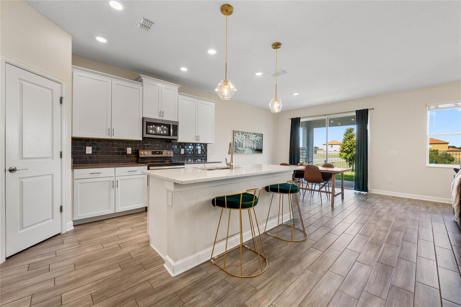 2119 CAMDEN LOOP