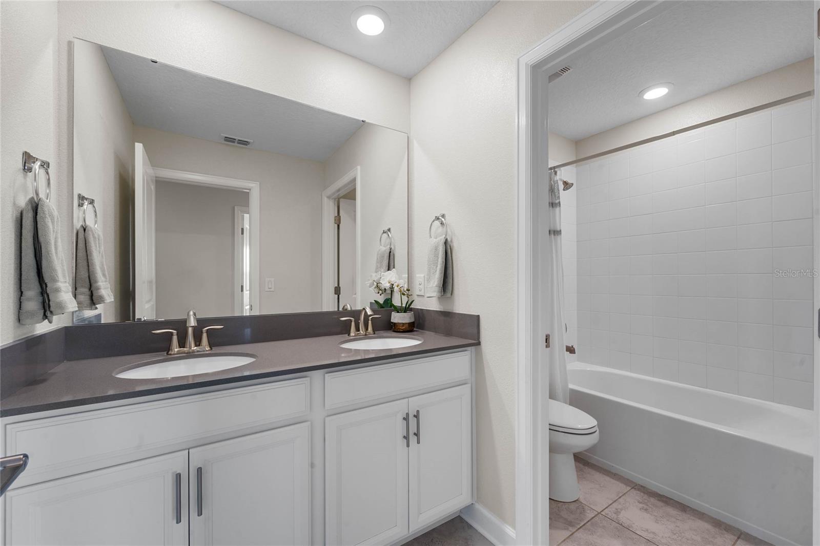 2119 CAMDEN LOOP