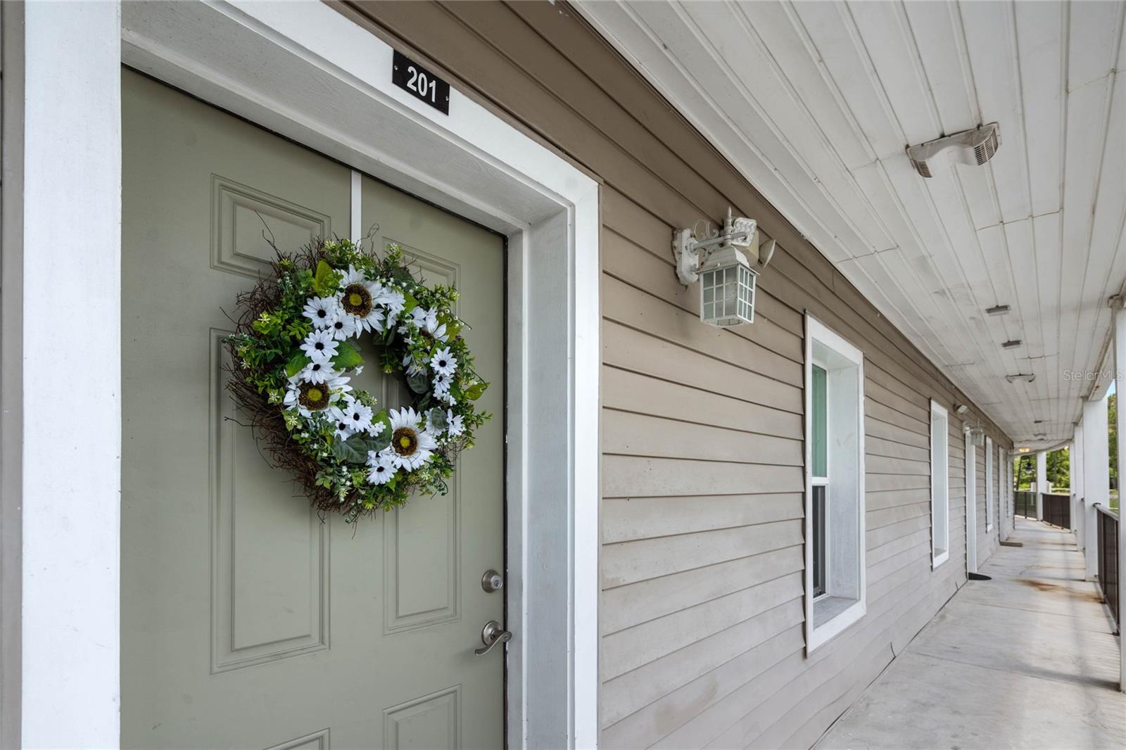 841 RETREAT BLVD #201