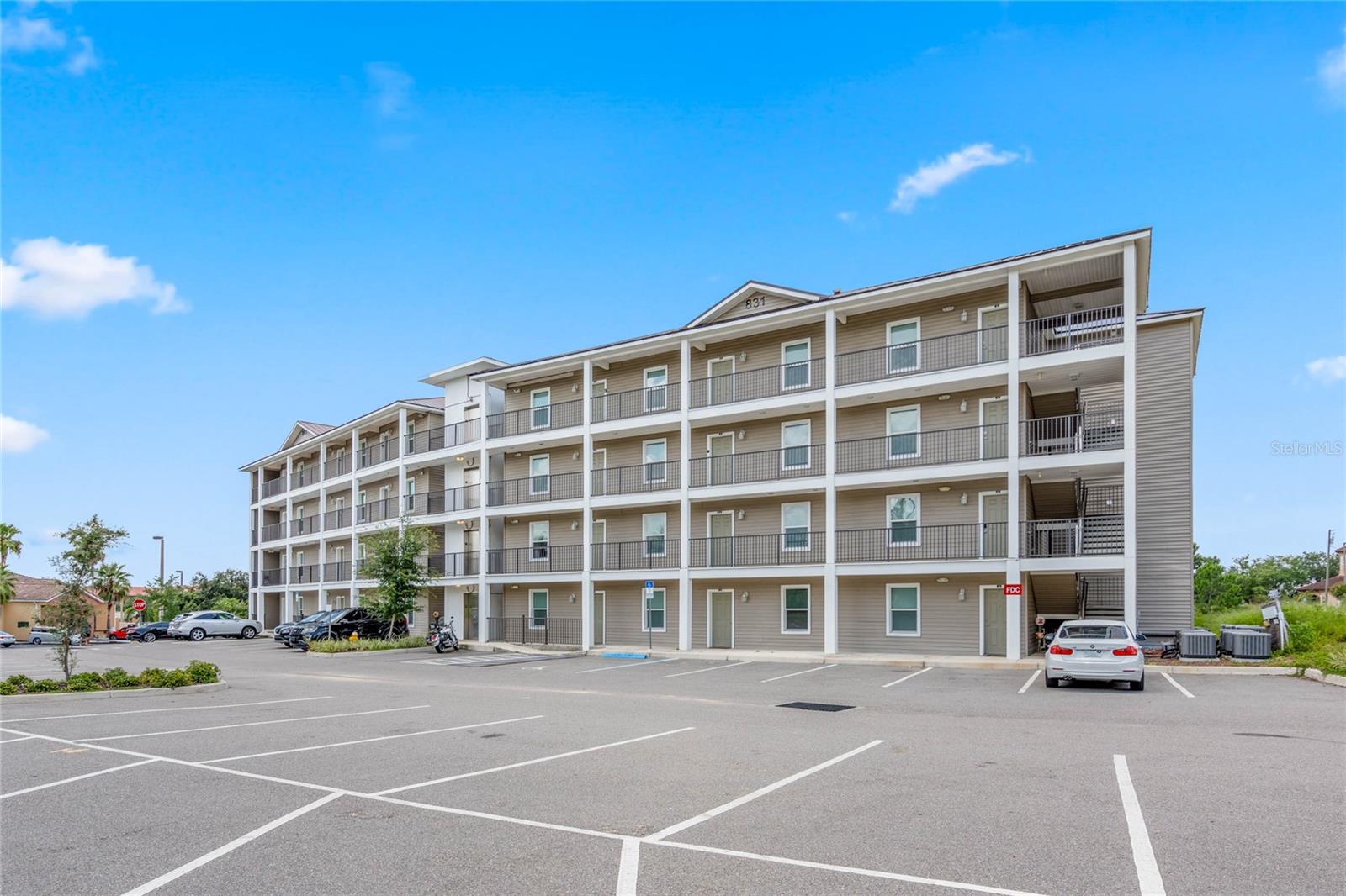 841 RETREAT BLVD #201