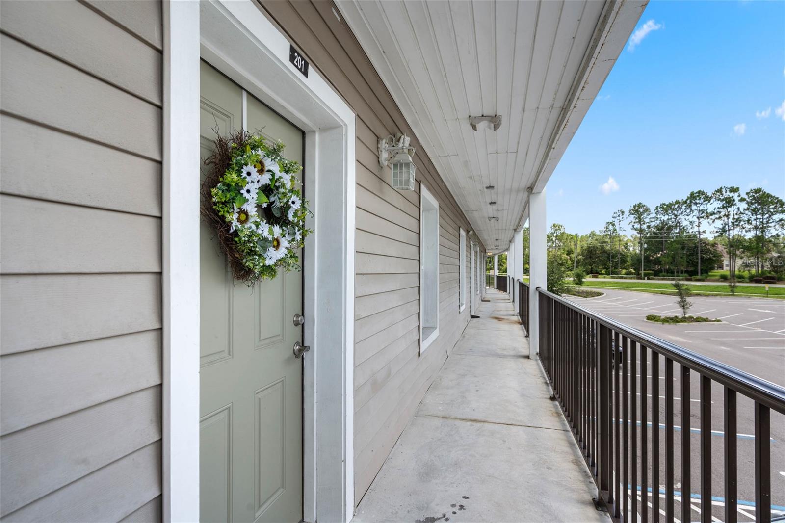 841 RETREAT BLVD #201