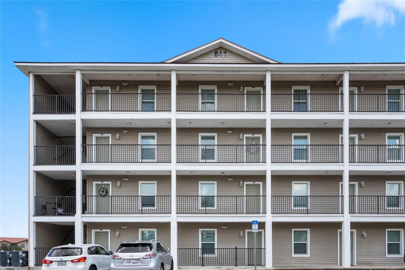 841 RETREAT BLVD #201