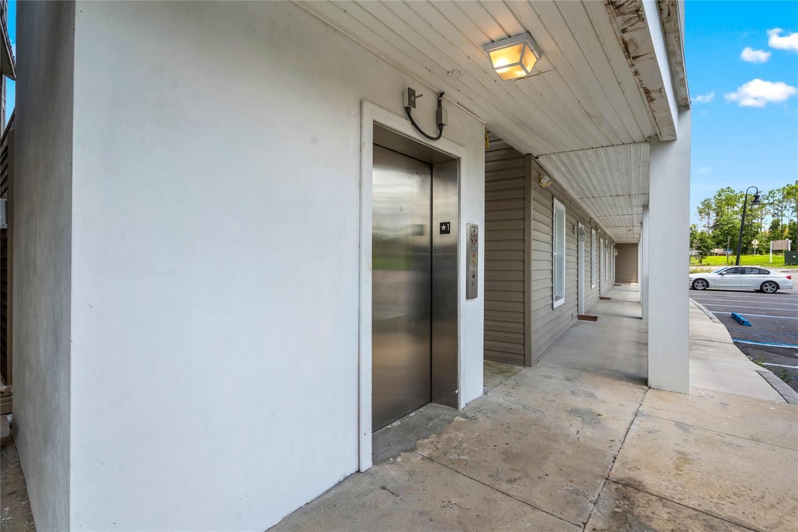 841 RETREAT BLVD #201