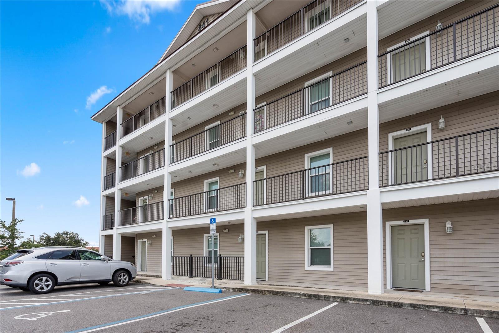 841 RETREAT BLVD #201