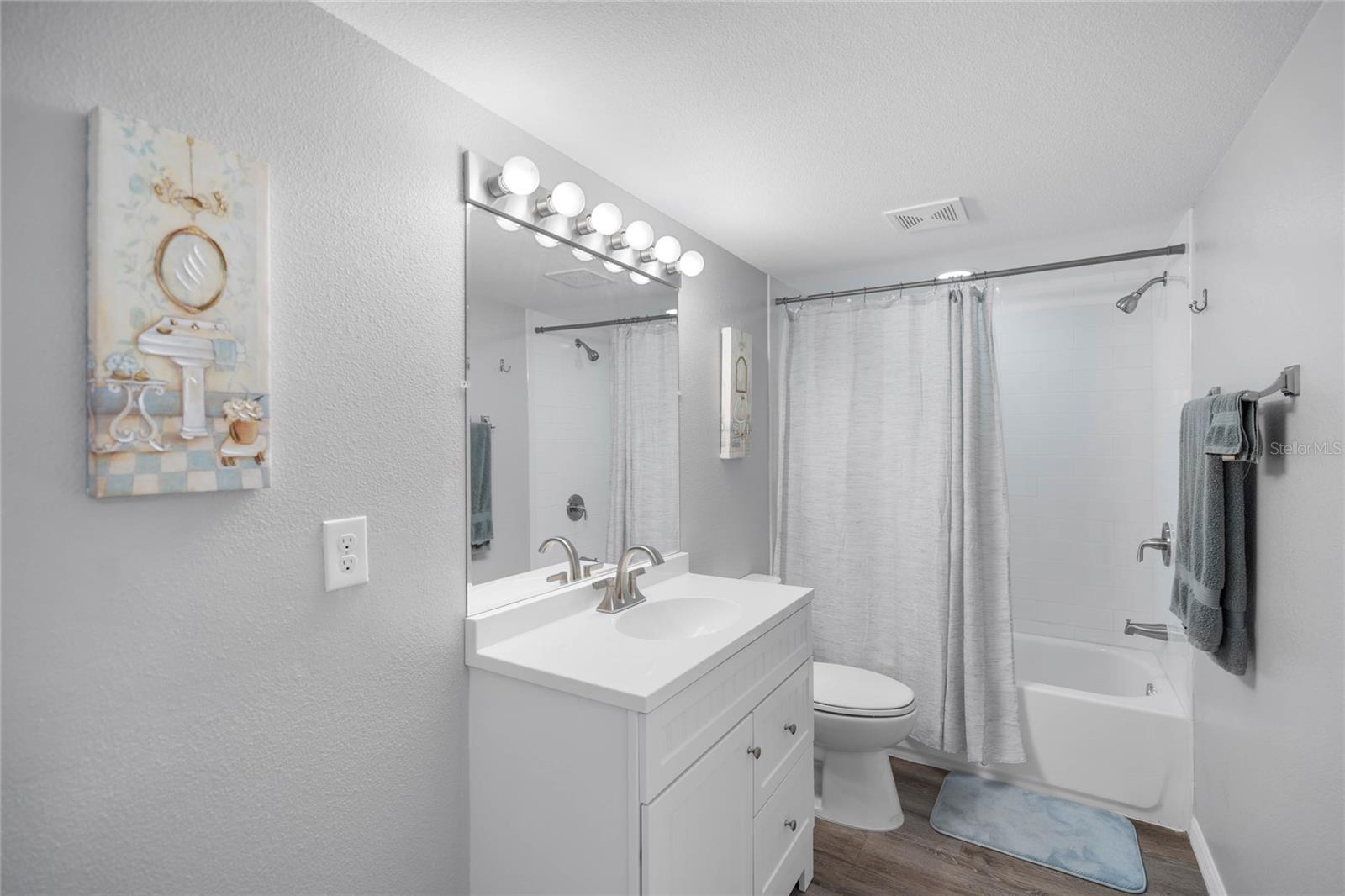 841 RETREAT BLVD #201