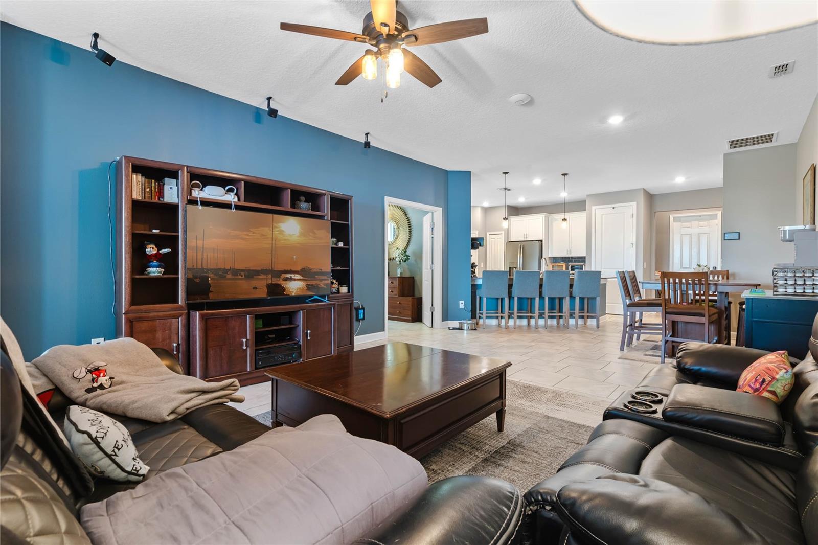2150 CAMDEN LOOP