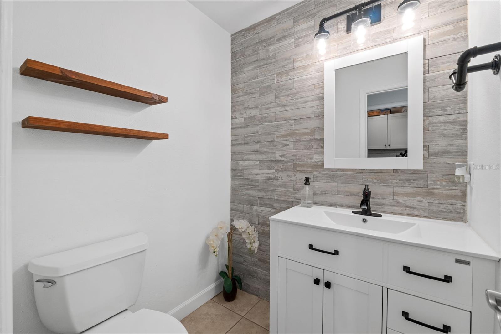 4801 BREEZY PALMS CT