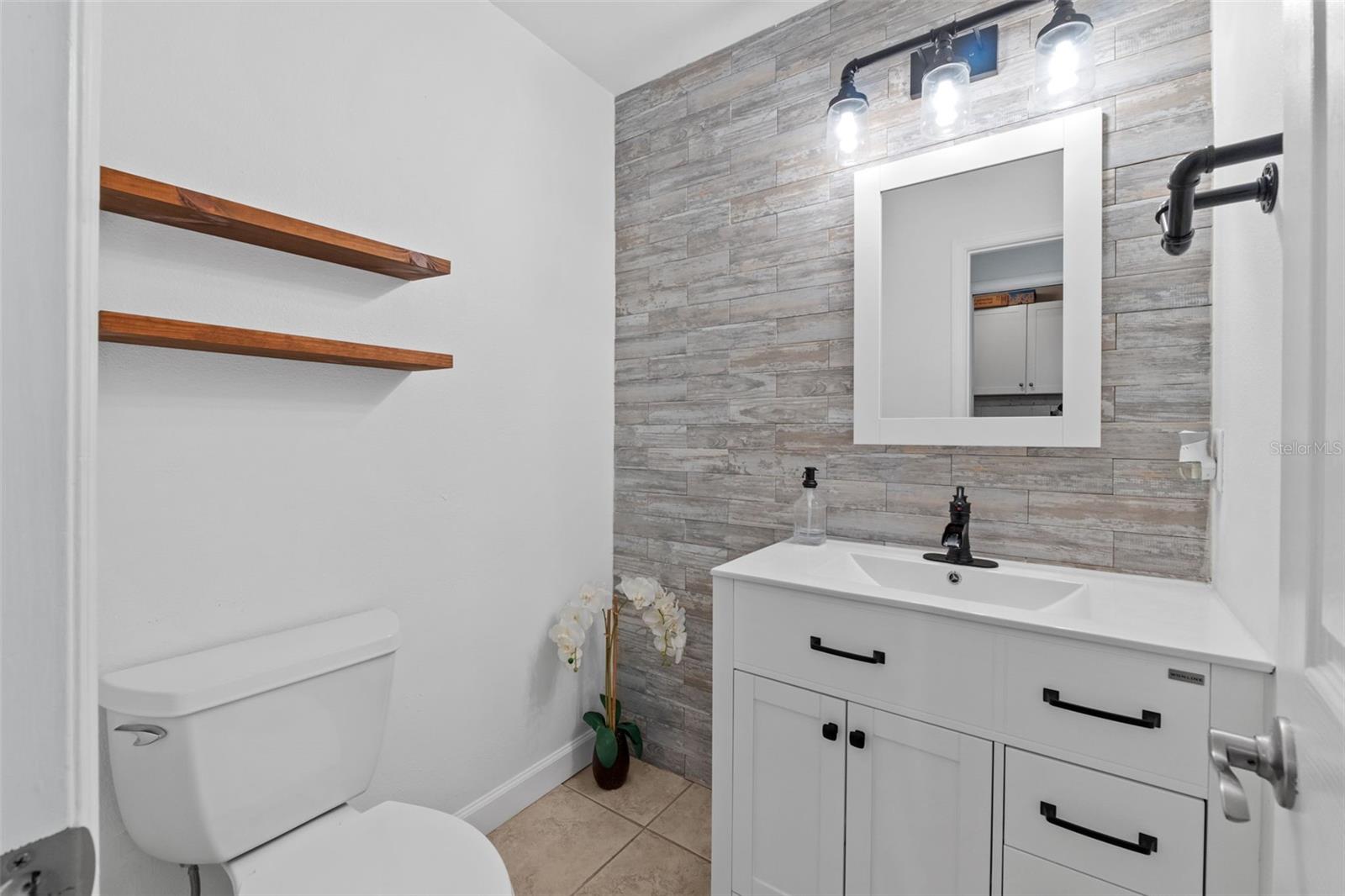 4801 BREEZY PALMS CT