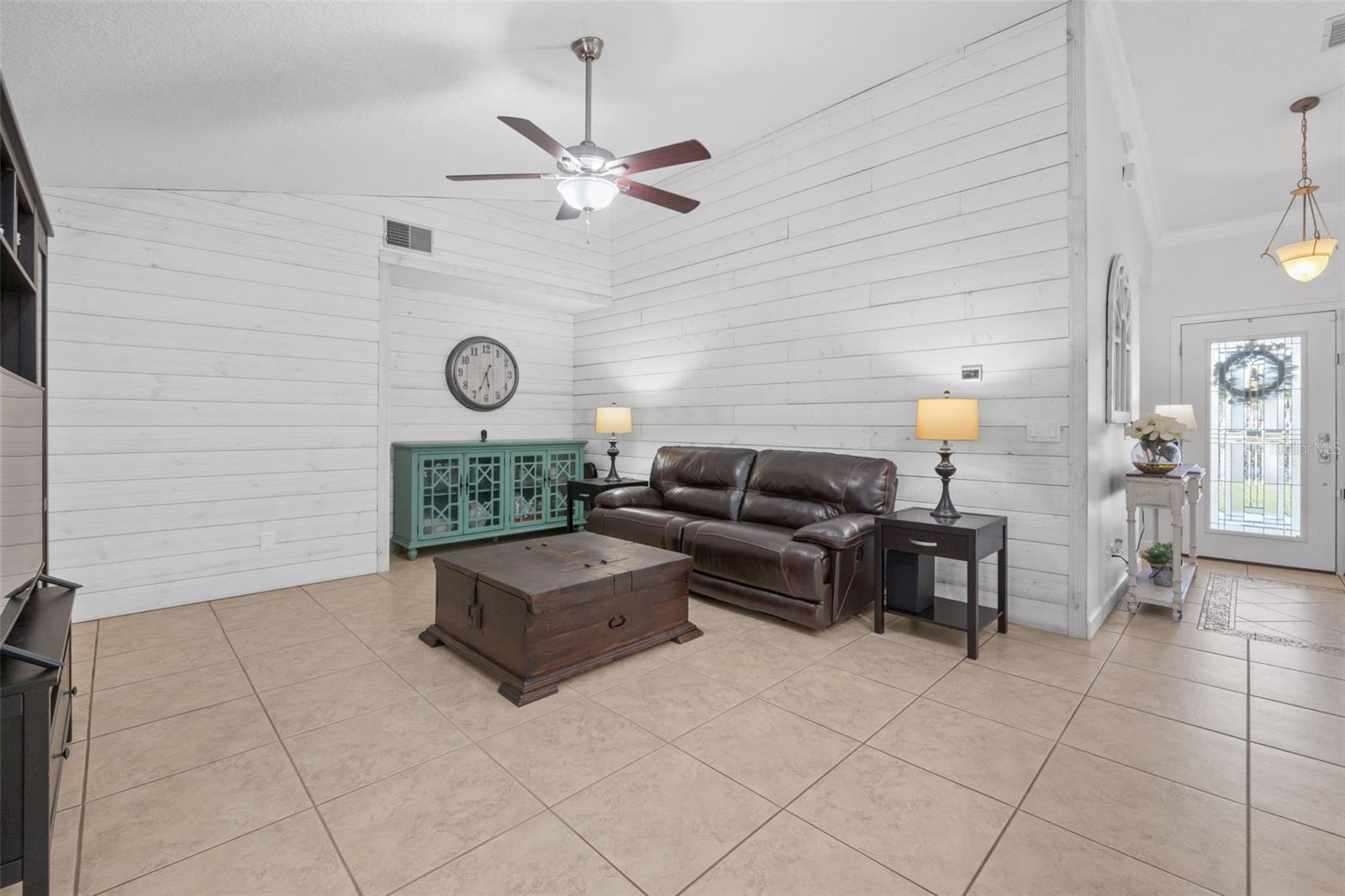 4801 BREEZY PALMS CT