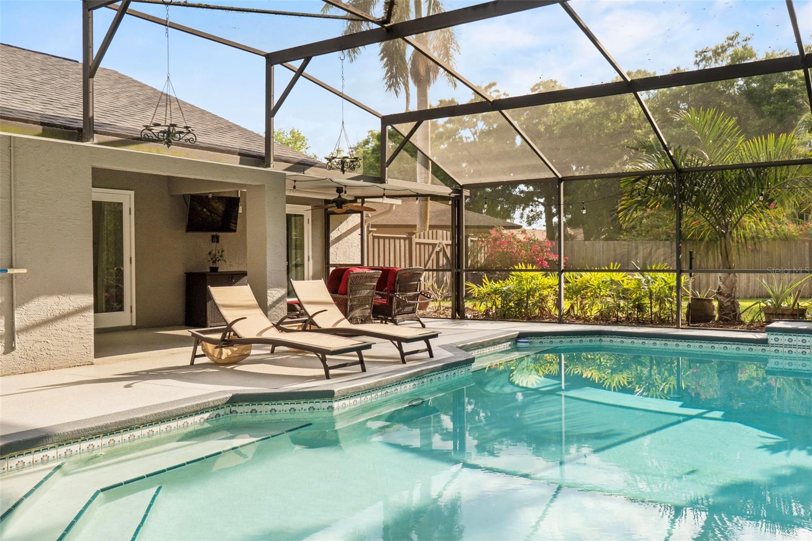 4801 BREEZY PALMS CT