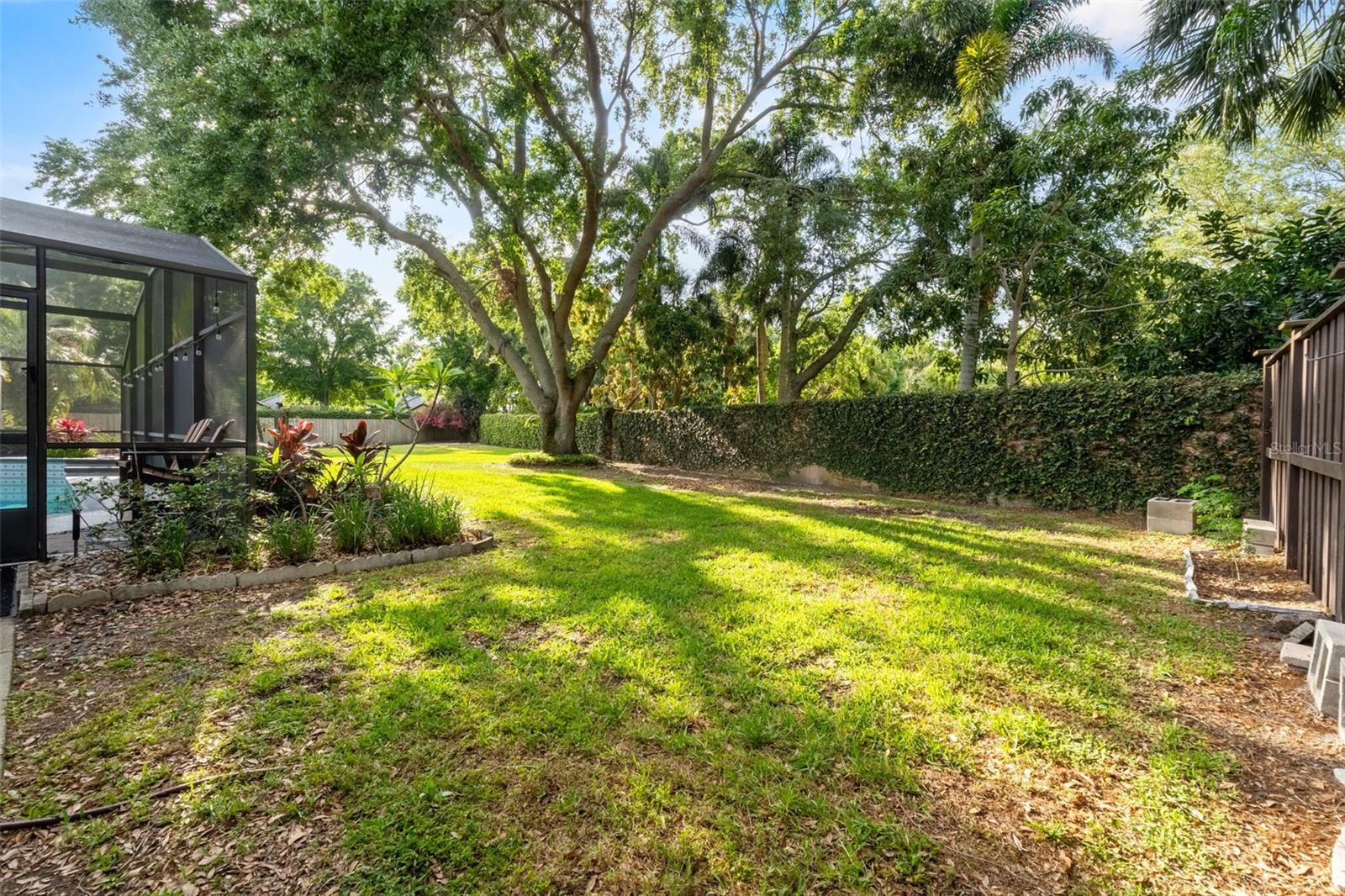 4801 BREEZY PALMS CT