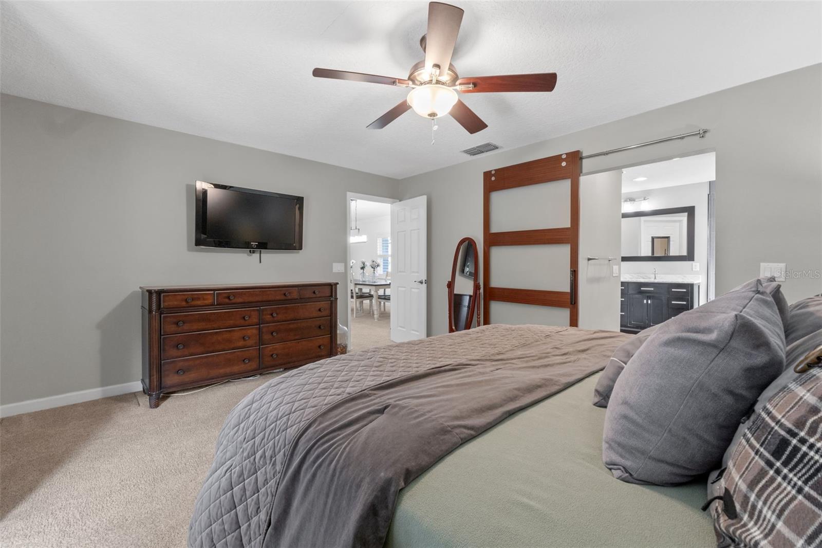 4801 BREEZY PALMS CT