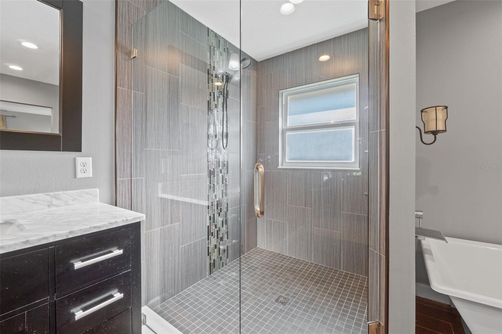 4801 BREEZY PALMS CT