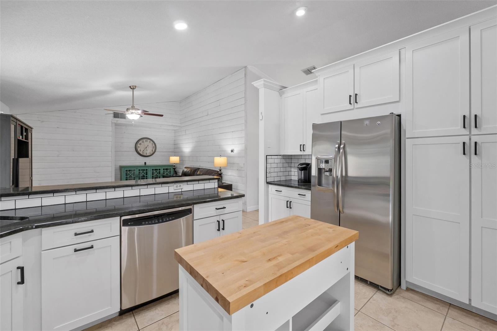 4801 BREEZY PALMS CT