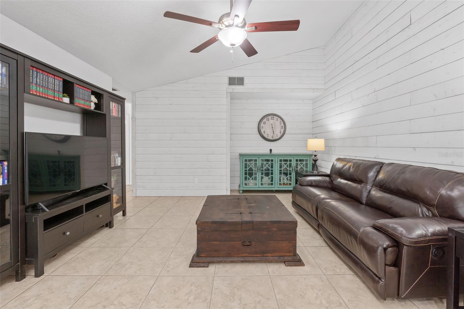 4801 BREEZY PALMS CT