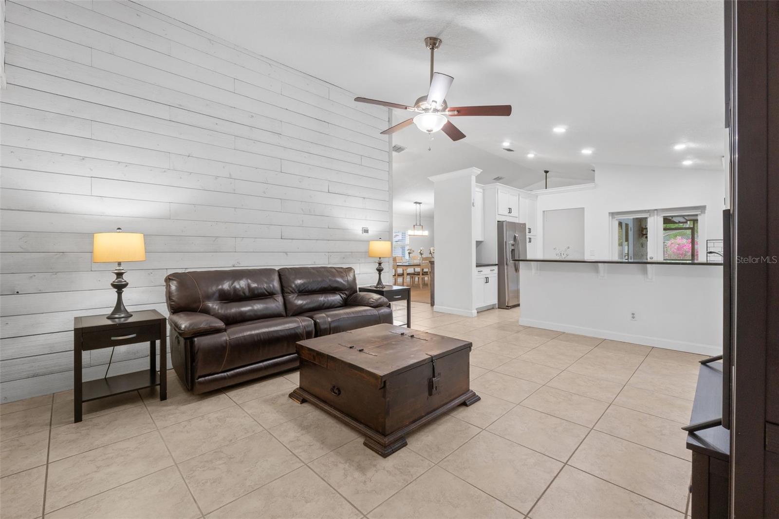 4801 BREEZY PALMS CT