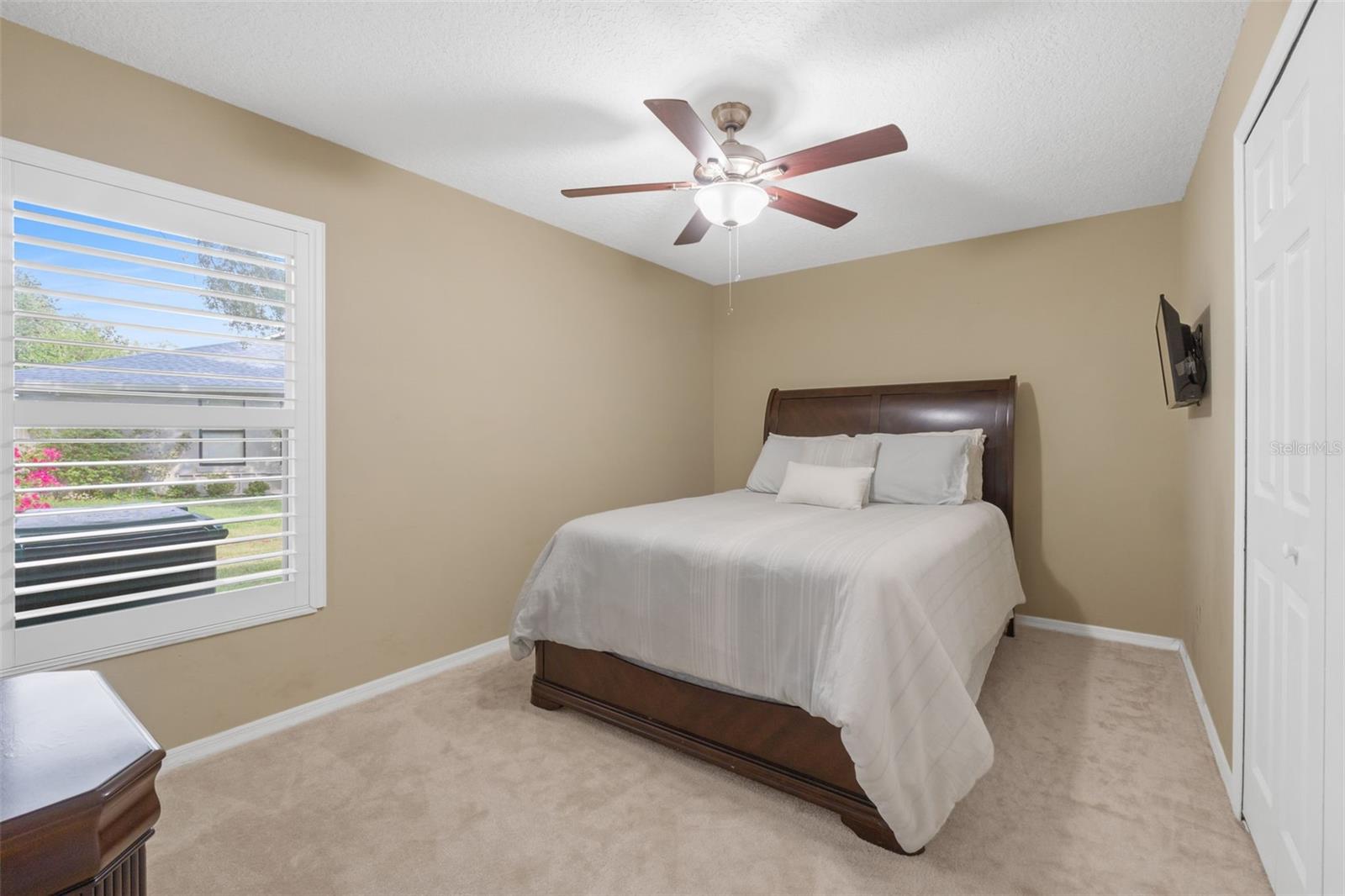 4801 BREEZY PALMS CT