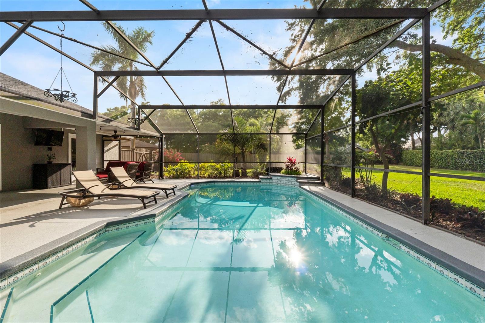 4801 BREEZY PALMS CT