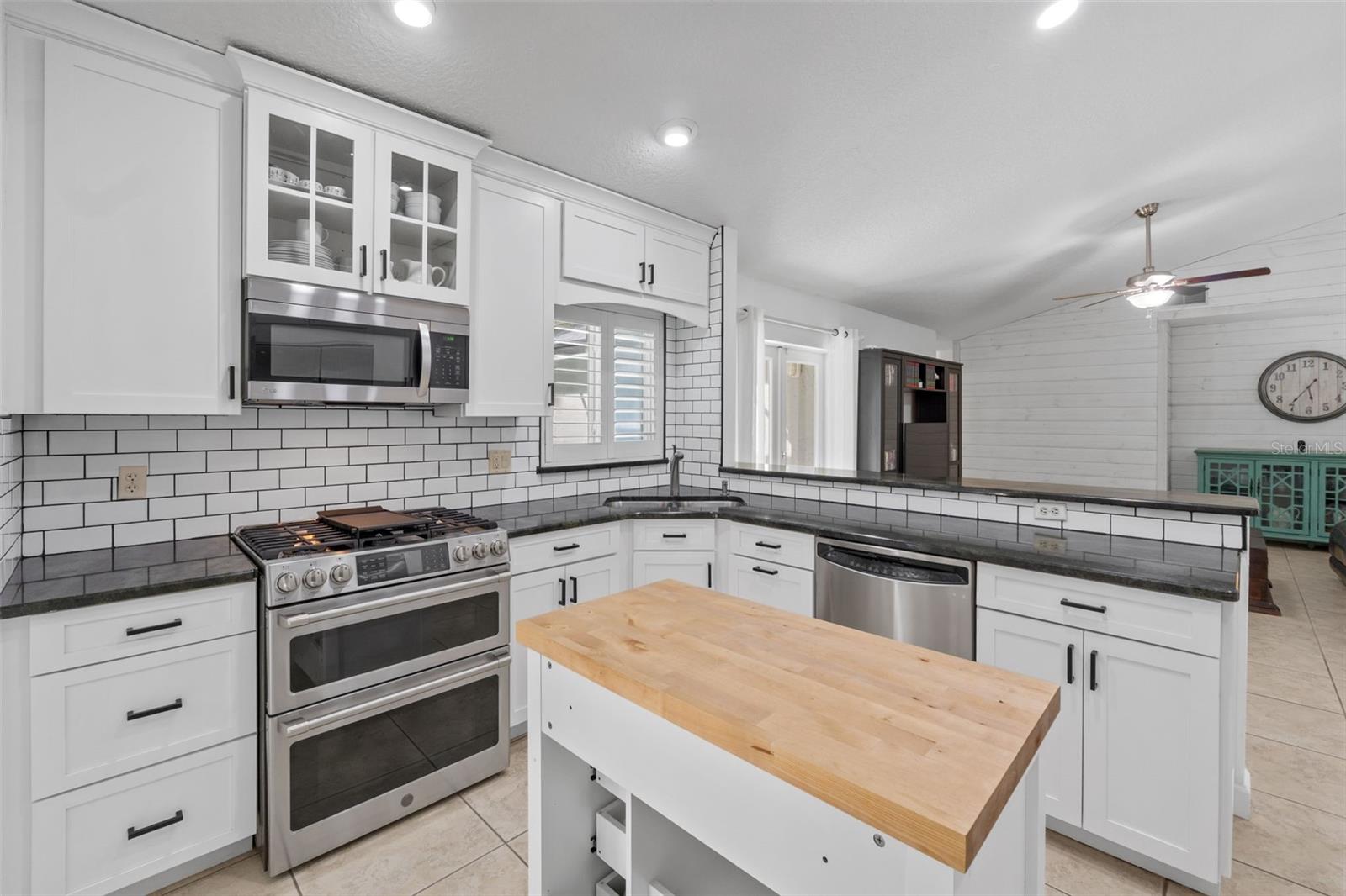 4801 BREEZY PALMS CT