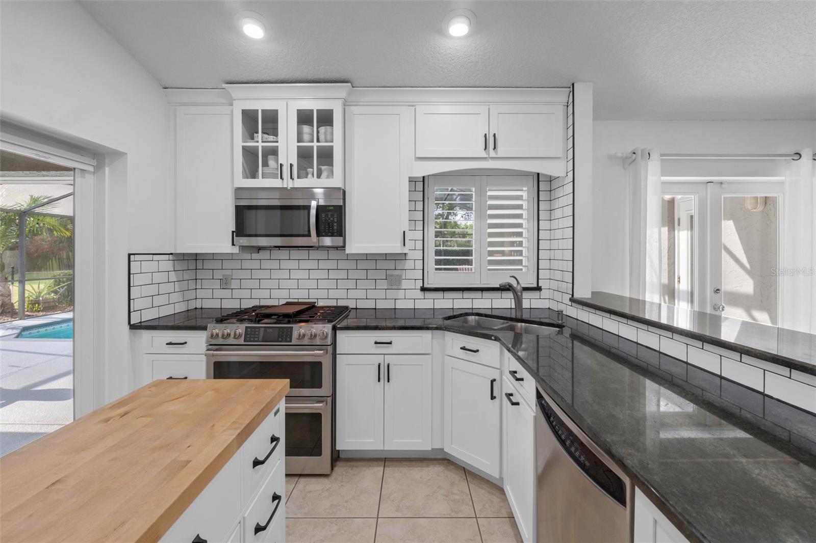 4801 BREEZY PALMS CT