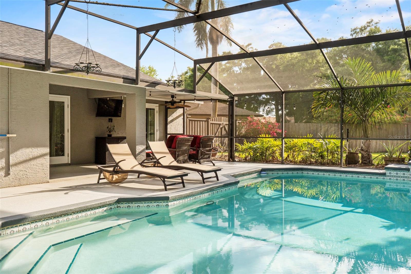 4801 BREEZY PALMS CT