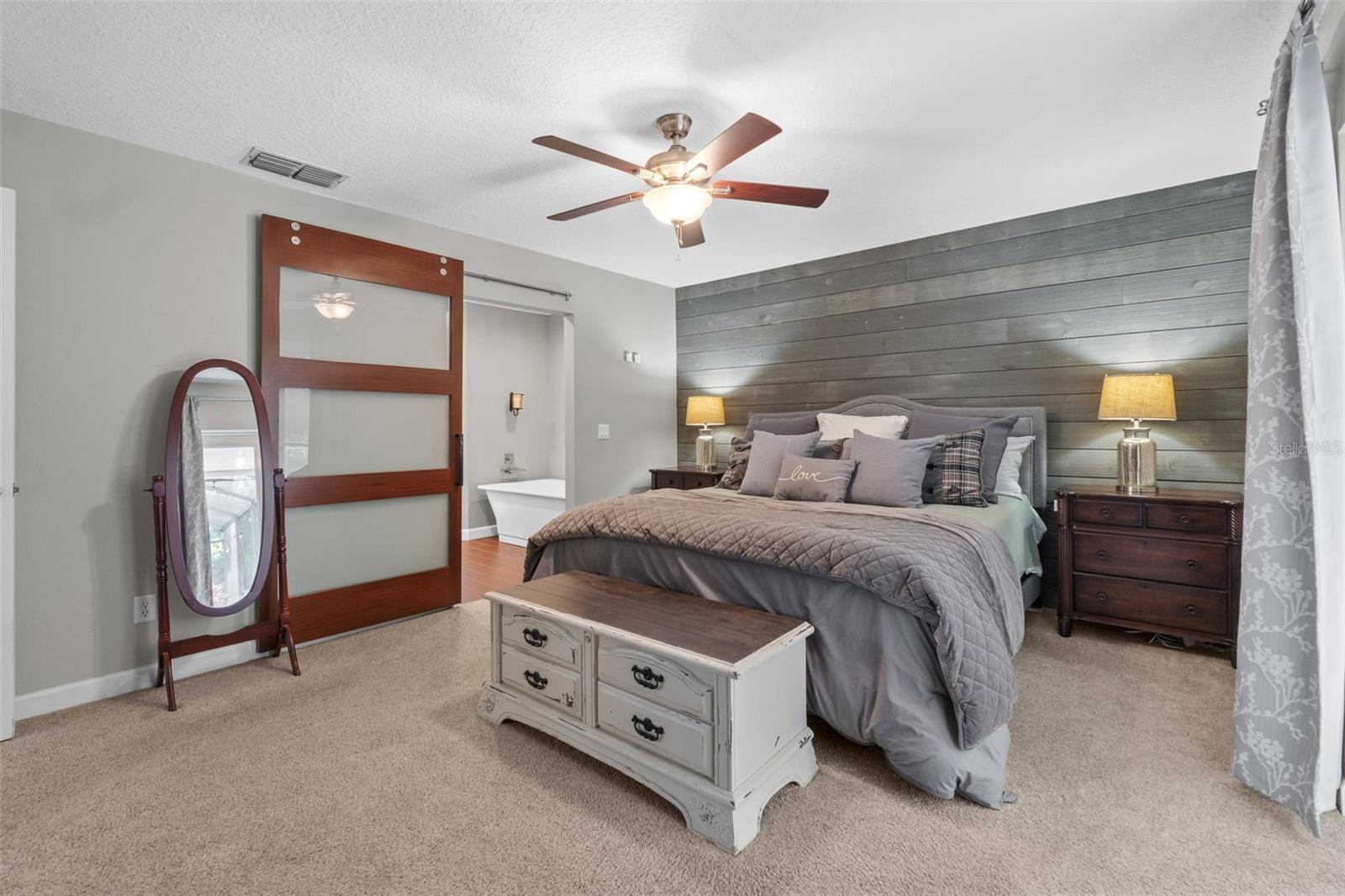 4801 BREEZY PALMS CT